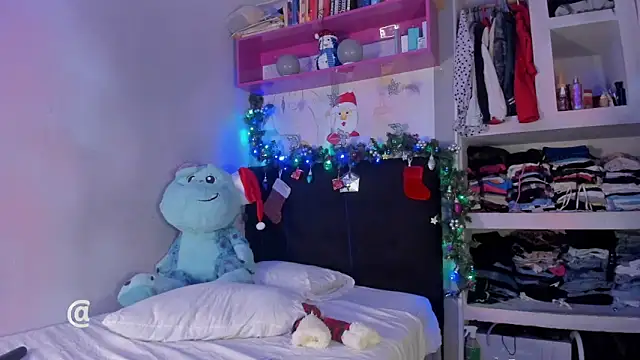 meganthompsonn22 online show from December 7, 5:48 am