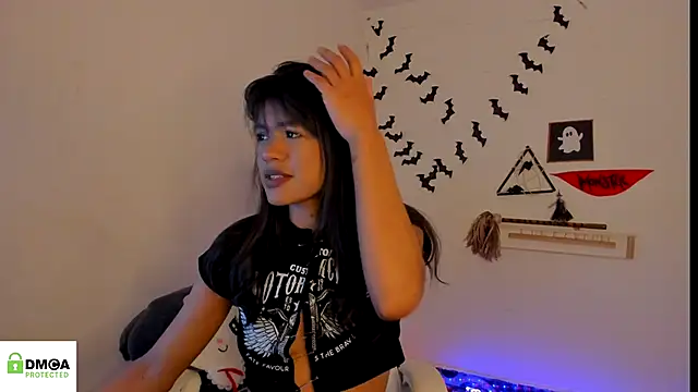 meganthompsonn22 online show from October 6, 5:05 am