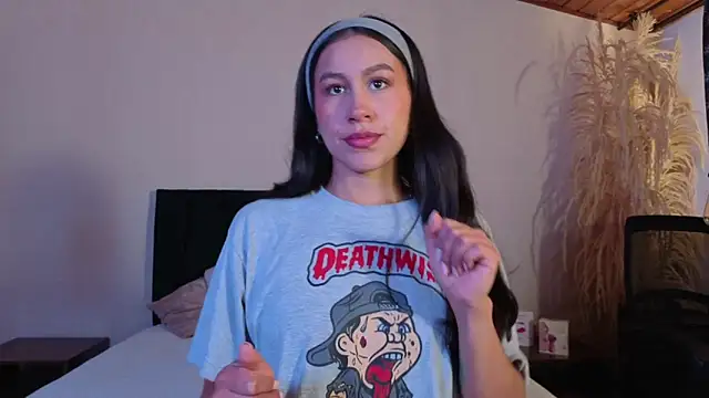 EmiGomez  online show from March 13, 1:18 pm