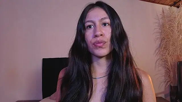 Snapshot of EmiGomez_ chatting on April 30, 2:01 pm EmiGomez online show from April 30, 2:01 pm