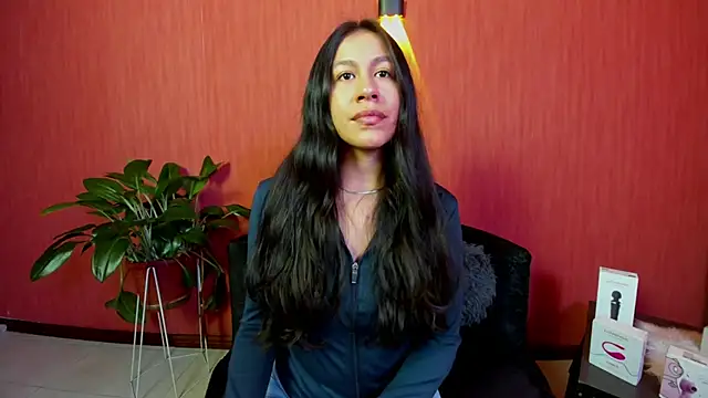 Snapshot of EmiGomez_ chatting on May 8, 2:22 pm EmiGomez online show from May 8, 2:22 pm