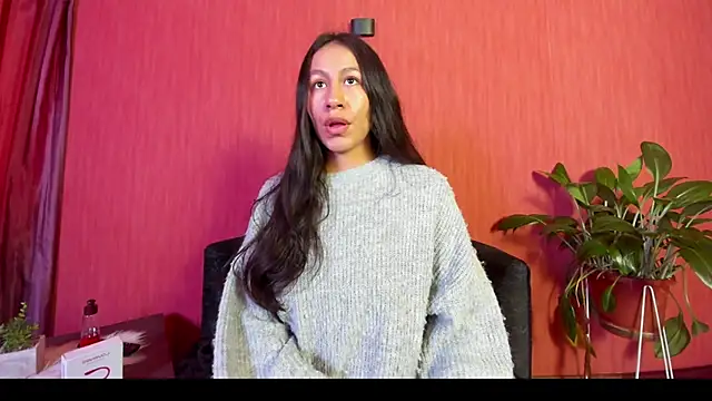 Snapshot of EmiGomez_ chatting on May 11, 12:11 pm EmiGomez online show from May 11, 12:11 pm