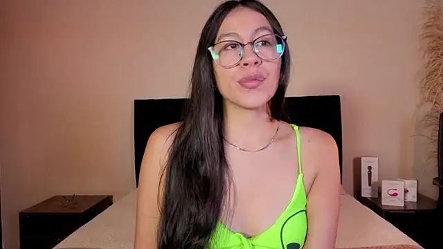 Snapshot of EmiGomez_ chatting on May 30, 1:52 pm EmiGomez online show from May 30, 1:52 pm