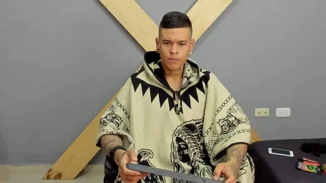 Snapshot of jamesinked_ chatting on December 19, 2:13 pm jamesinked  online show from December 19, 2:13 pm