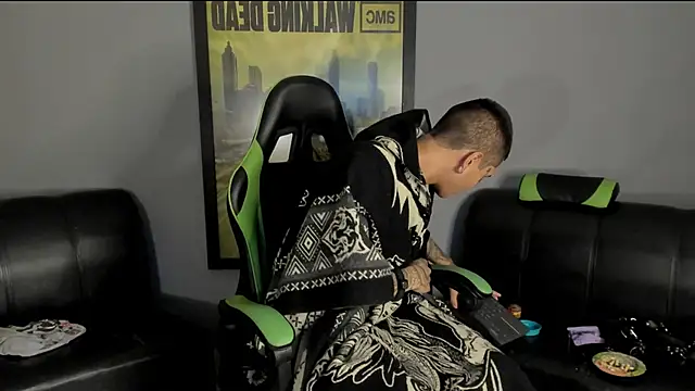 Snapshot of jamesinked_ chatting on January 4, 5:16 am jamesinked  online show from January 4, 5:16 am