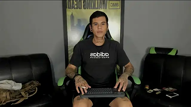 Snapshot of jamesinked_ chatting on March 4, 4:38 am jamesinked  online show from March 4, 4:38 am