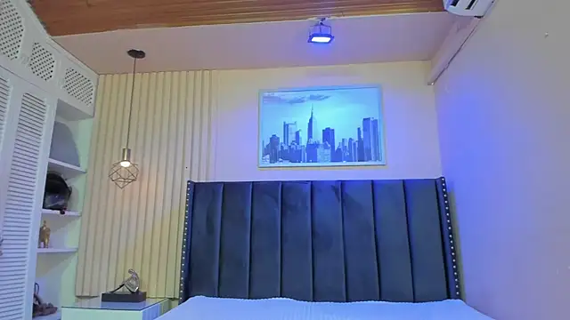 viiolett lee online show from March 29, 8:31 pm