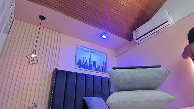 viiolett lee online show from April 17, 8:45 pm