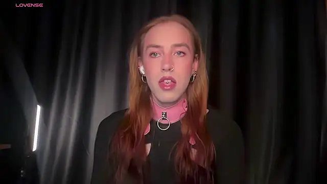 Snapshot of Avril_Pearly_ chatting on July 3, 10:43 am Avril Pearly online show from July 3, 10:43 am