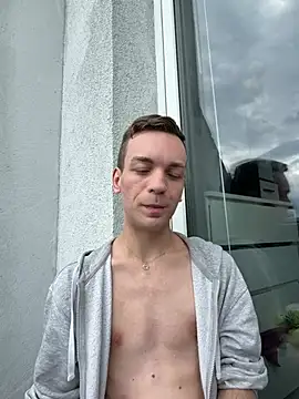 Snapshot of nickdtr chatting on June 18, 10:52 am nickdtr online show from June 18, 10:52 am