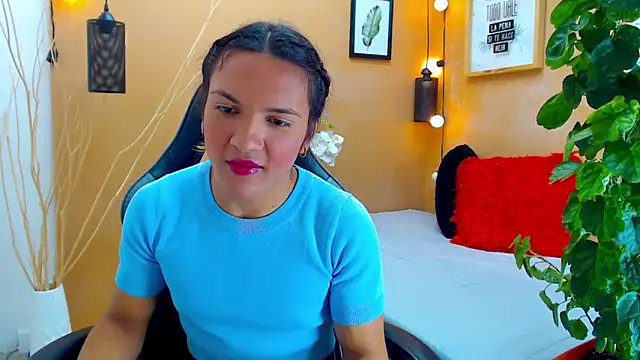 Snapshot of aslyhernandez_7 chatting on September 13, 12:16 pm aslyhernandez 7 online show from September 13, 12:16 pm