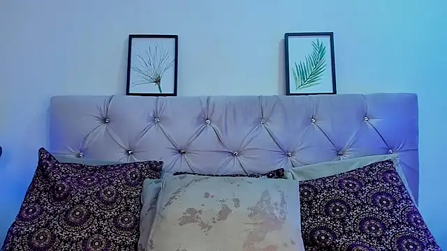 Snapshot of Redpandaa_ chatting on February 5, 2:37 pm Redpandaa online show from February 5, 2:37 pm