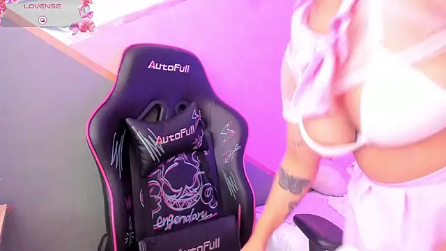 Snapshot of lilith_noahh chatting on February 25, 12:47 am lilith noahh online show from February 25, 12:47 am