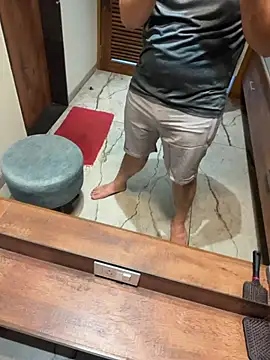 versatile guy01 online show from February 9, 9:57 am