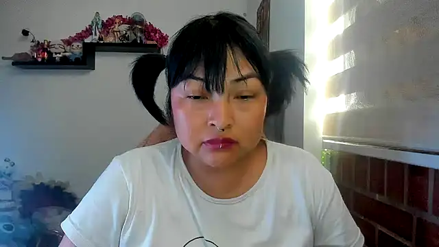 Shaddycute  online show from March 31, 1:00 pm