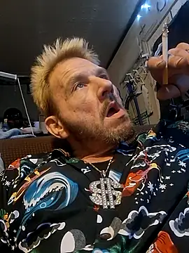 gettinit2wice online show from December 15, 4:50 am