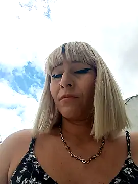 florecita9 online show from December 19, 6:34 pm