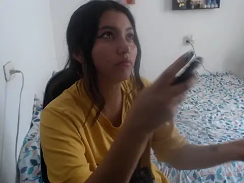 HannaKlein online show from December 11, 7:03 pm