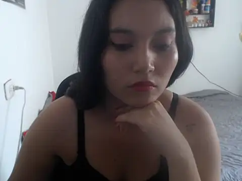 HannaKlein online show from February 3, 7:10 pm