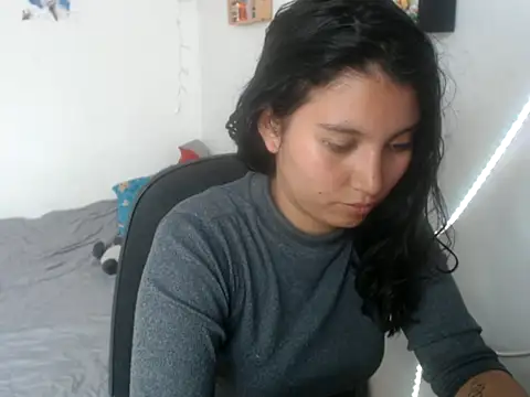 HannaKlein online show from December 16, 7:08 pm