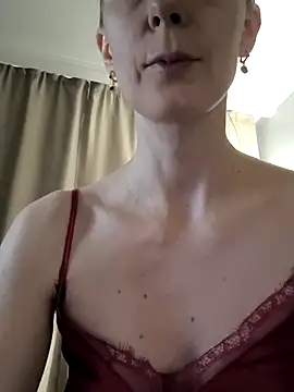 AvelinaLeoni online show from December 2, 7:03 am