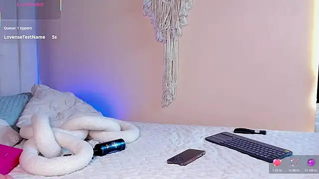 Snapshot of Elise_Diamond chatting on April 23, 1:02 pm Elise Diamond online show from April 23, 1:02 pm