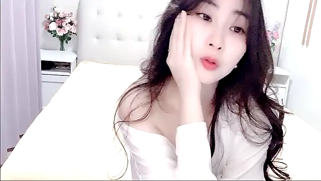 aisha123123 online show from January 19, 2:26 am