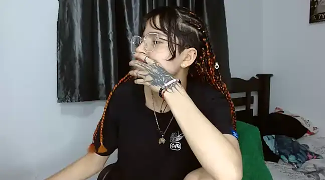Snapshot of saritapretyy chatting on February 11, 1:52 am saritapretyy online show from February 11, 1:52 am