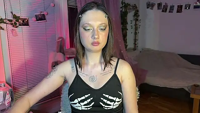 Snapshot of Jenny_darling_love chatting on May 12, 8:06 pm Jenny darling love online show from May 12, 8:06 pm