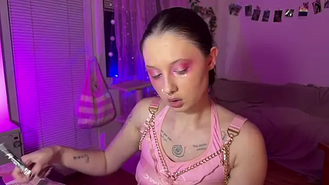 Snapshot of Jenny_darling_love chatting on June 7, 8:34 pm Jenny darling love online show from June 7, 8:34 pm