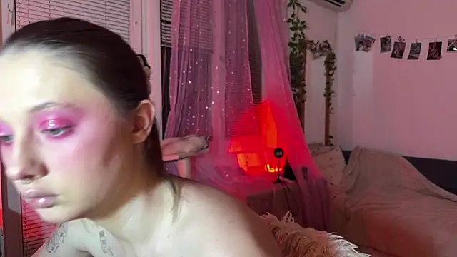 Snapshot of Jenny_darling_love chatting on June 22, 8:17 pm Jenny darling love online show from June 22, 8:17 pm