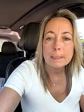 Cherry-red-xo online show from September 11, 4:07 pm