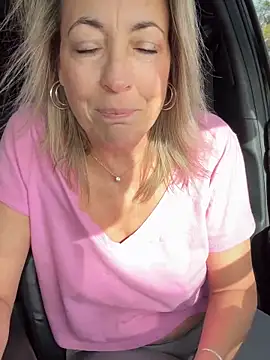 Cherry-red-xo online show from November 6, 6:09 pm