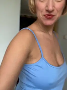 Snapshot of UmaTruewoman chatting on May 29, 5:05 am UmaTruewoman online show from May 29, 5:05 am