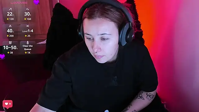 bonnie moon  online show from March 5, 3:19 pm