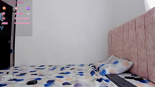 Snapshot of lizziemontana2 chatting on June 3, 7:41 pm lizziemontana2 online show from June 3, 7:41 pm