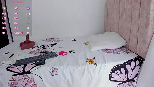 Snapshot of lizziemontana2 chatting on July 1, 7:24 pm lizziemontana2 online show from July 1, 7:24 pm