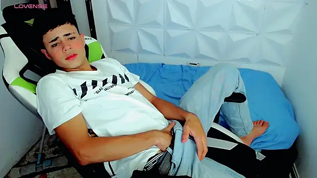 Snapshot of bby_santi chatting on December 11, 7:14 pm bby santi online show from December 11, 7:14 pm