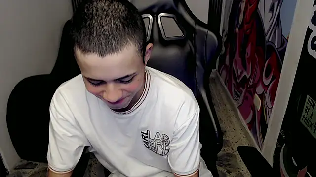 Snapshot of bby_santi chatting on February 12, 12:33 pm bby santi online show from February 12, 12:33 pm