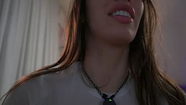 Snapshot of emma_land chatting on March 19, 11:50 am emma land online show from March 19, 11:50 am