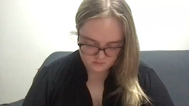 honeyyy24 online show from April 15, 7:58 pm