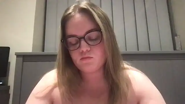 Snapshot of honeyyy24 chatting on June 29, 9:26 pm honeyyy24 online show from June 29, 9:26 pm