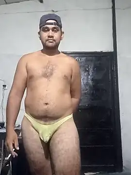 Snapshot of travieso2893 chatting on May 10, 3:44 am travieso2893 online show from May 10, 3:44 am