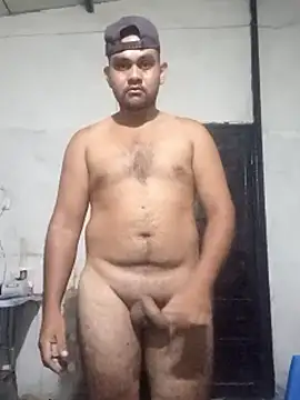 Snapshot of travieso2893 chatting on May 24, 2:16 am travieso2893 online show from May 24, 2:16 am