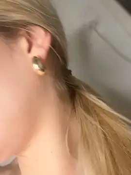 Lolitaxlola online show from April 21, 10:01 pm