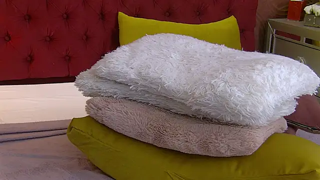 IrisMonn online show from February 24, 11:43 am