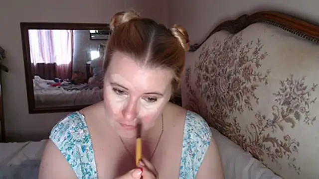 Snapshot of JosieAndYou chatting on April 5, 10:34 am JosieAndYou online show from April 5, 10:34 am
