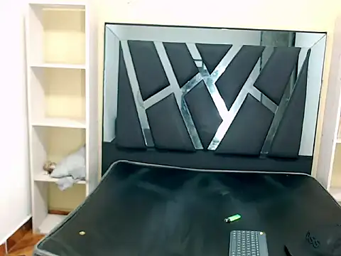 Oliver Ovii online show from March 7, 2:30 am