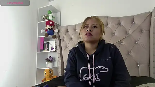 Snapshot of Sweet_Orianaa chatting on July 12, 11:40 pm Sweet Orianaa online show from July 12, 11:40 pm