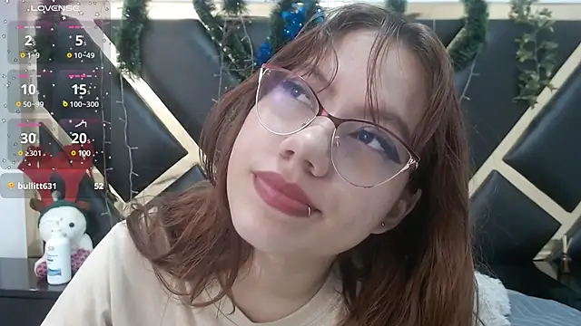 Snapshot of crystalhoneyy1 chatting on December 17, 2:44 pm crystalhoneyy1 online show from December 17, 2:44 pm